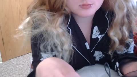 Snapshot of x2kayx2 chatting on 05-05-26, 04:48 x2kayx2 online show from 05-05-26, 04:48
