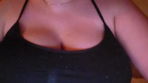Snapshot of x_dreamgirl_x chatting on 08-01-26, 07:51 Mariah online show from 08-01-26, 07:51