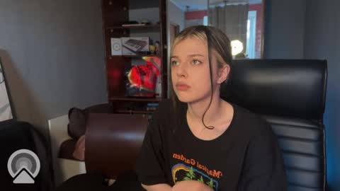 Philipp and Este online show from 04-29-26, 03:43