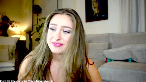 Snapshot of x_lily_x chatting on 02-04-25, 04:26 Lily online show from 02-04-25, 04:26