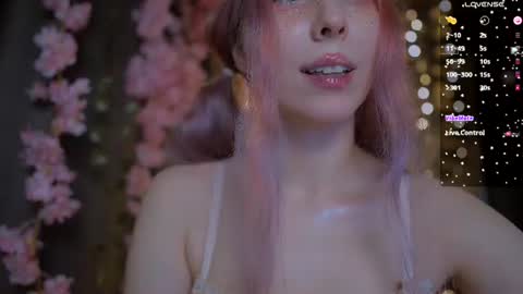 Snapshot of x_sexykitten666_x chatting on 07-11-26, 04:32 Lucy online show from 07-11-26, 04:32