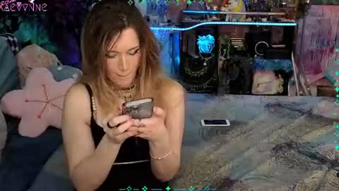 Snapshot of xaevynne chatting on 07-12-26, 03:30 Xaevynne Sometimes Milla Milla The Cute as a Buttom Brunette online show from 07-12-26, 03:30
