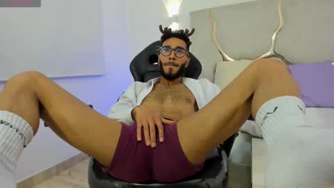 Snapshot of xander_tay chatting on 12-11-24, 08:39 ISSANDER online show from 12-11-24, 08:39