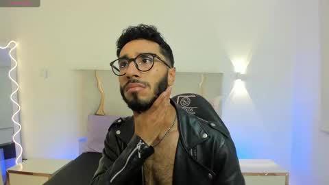 Snapshot of xander_tay chatting on 12-19-24, 09:17 ISSANDER online show from 12-19-24, 09:17