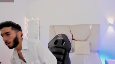 Snapshot of xander_tay chatting on 12-30-24, 07:42 ISSANDER online show from 12-30-24, 07:42