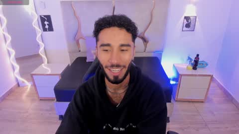 Snapshot of xander_tay chatting on 02-08-25, 07:38 ISSANDER online show from 02-08-25, 07:38