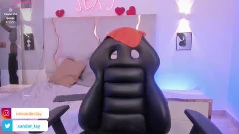 Snapshot of xander_tay chatting on 03-10-25, 11:27 ISSANDER online show from 03-10-25, 11:27