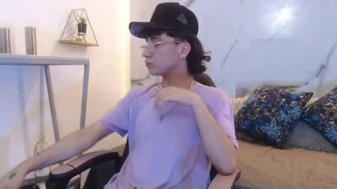 xandergrey8 online show from 04-12-26, 08:03