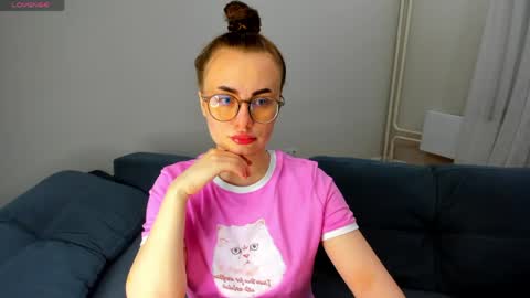 Snapshot of xapka_lapka chatting on 05-12-26, 07:55 Alice online show from 05-12-26, 07:55