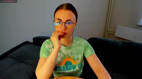 Snapshot of xapka_lapka chatting on 05-18-26, 04:29 Alice online show from 05-18-26, 04:29