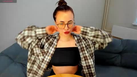 Snapshot of xapka_lapka chatting on 05-21-26, 11:28 Alice online show from 05-21-26, 11:28