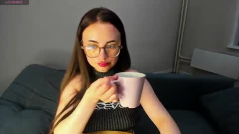 Snapshot of xapka_lapka chatting on 06-22-26, 04:04 Alice online show from 06-22-26, 04:04