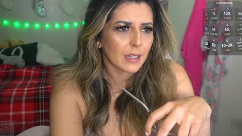 Snapshot of xclusivesecrets chatting on 01-07-26, 06:10 spoil me here online show from 01-07-26, 06:10