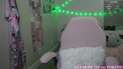 Snapshot of xclusivesecrets chatting on 01-18-26, 11:36 spoil me here online show from 01-18-26, 11:36