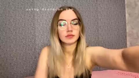 Snapshot of xelindria chatting on 12-22-25, 06:43 Helen online show from 12-22-25, 06:43