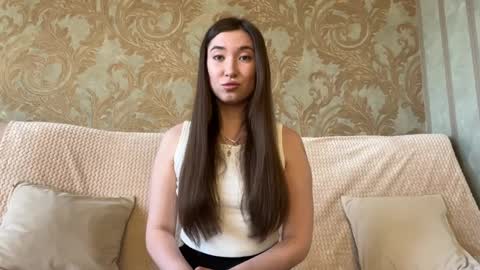 Mia online show from 04-08-26, 12:16