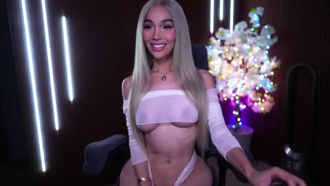 Snapshot of xforyoureyesonlyx chatting on 04-29-26, 02:26 Anne online show from 04-29-26, 02:26