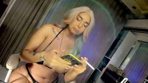Snapshot of xhey_honeyx chatting on 02-23-25, 08:49 hey honey online show from 02-23-25, 08:49