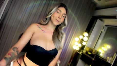 Snapshot of xhey_honeyx chatting on 02-26-25, 05:09 hey honey online show from 02-26-25, 05:09