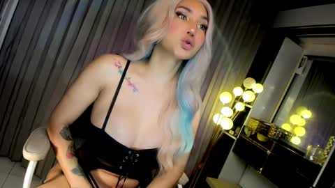 Snapshot of xhey_honeyx chatting on 02-28-25, 04:54 hey honey online show from 02-28-25, 04:54