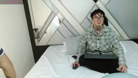 Snapshot of xhotdesire_fx chatting on 03-04-25, 04:49 Marco and Veronica online show from 03-04-25, 04:49