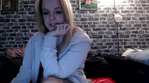 Snapshot of xhotmilf87x chatting on 01-11-26, 10:15 Milfi online show from 01-11-26, 10:15