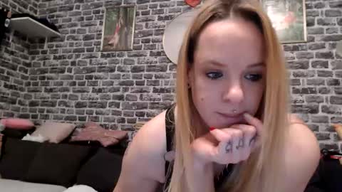 Snapshot of xhotmilf87x chatting on 02-02-26, 10:08 Milfi online show from 02-02-26, 10:08