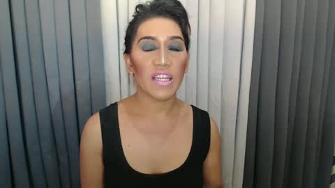 Snapshot of xhugejerkingtransx chatting on 12-25-24, 12:27 GWEN THOMPSON .......   online show from 12-25-24, 12:27