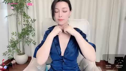Snapshot of xi_ethel chatting on 06-18-26, 11:53 XI online show from 06-18-26, 11:53