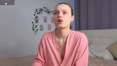 Luna and Lina online show from 11-29-25, 04:15