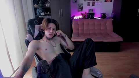 Snapshot of xice_boy chatting on 05-11-26, 06:05 xIce Boy online show from 05-11-26, 06:05
