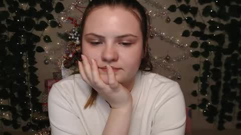 Lina online show from 12-19-24, 10:34