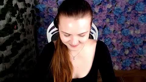 Lina online show from 10-19-25, 05:19