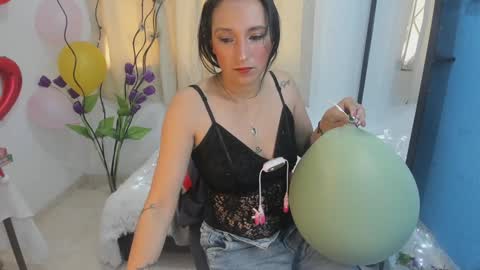 Snapshot of ximena_sm chatting on 12-17-24, 05:36 Ximena online show from 12-17-24, 05:36
