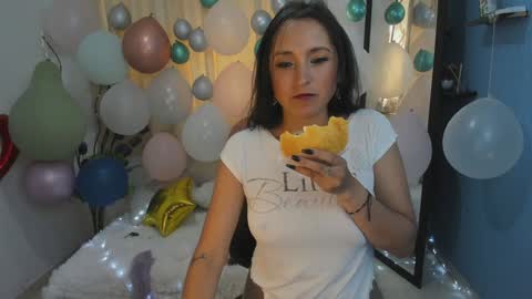 Snapshot of ximena_sm chatting on 01-22-25, 03:29 Ximena online show from 01-22-25, 03:29