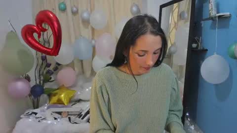 Snapshot of ximena_sm chatting on 02-11-25, 12:37 Ximena online show from 02-11-25, 12:37