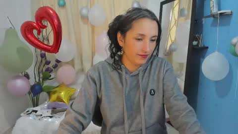 Snapshot of ximena_sm chatting on 02-14-25, 06:51 Ximena online show from 02-14-25, 06:51