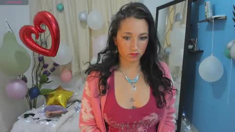 Snapshot of ximena_sm chatting on 02-20-25, 12:04 Ximena online show from 02-20-25, 12:04