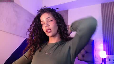 Snapshot of ximenaa_diaz chatting on 01-27-25, 09:33 Mia Vega online show from 01-27-25, 09:33