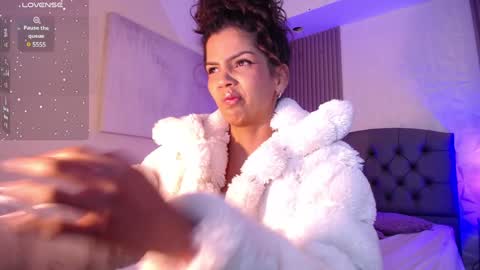 Snapshot of ximenaa_diaz chatting on 02-01-25, 10:23 Mia Vega online show from 02-01-25, 10:23