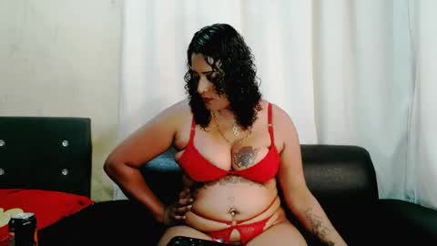 Snapshot of xindianxfireballx chatting on 10-28-25, 09:57 XIndianXFireBallx online show from 10-28-25, 09:57