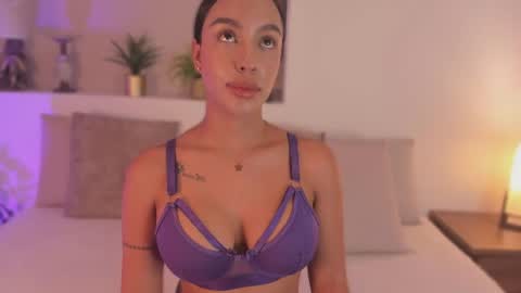 Snapshot of xiomara__cortes chatting on 07-12-26, 12:29 X I O M A R A online show from 07-12-26, 12:29