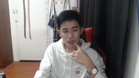 Snapshot of xluminous chatting on 12-17-24, 11:28 MIKAEL online show from 12-17-24, 11:28