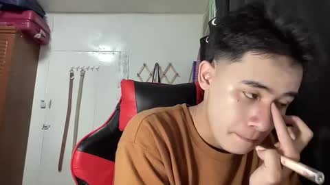 Snapshot of xluminous chatting on 12-22-24, 09:00 MIKAEL online show from 12-22-24, 09:00