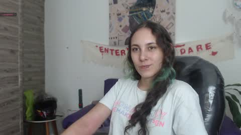 lunna online show from 12-17-24, 03:28