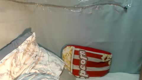 Maxie online show from 12-22-25, 12:07