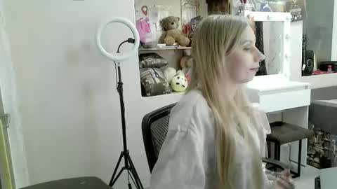 Snapshot of xmilagrosxs chatting on 04-26-26, 10:35 xMilagrosxs online show from 04-26-26, 10:35