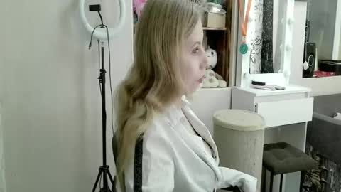 Snapshot of xmilagrosxs chatting on 04-28-26, 09:25 xMilagrosxs online show from 04-28-26, 09:25