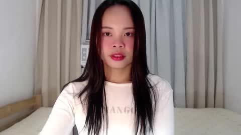 Snapshot of xo_worth_it chatting on 06-08-26, 04:29 nathalie online show from 06-08-26, 04:29