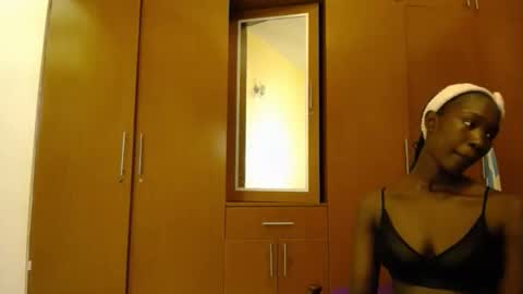 Xoxo online show from 10-20-25, 08:26